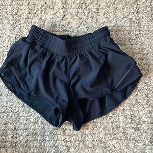 Lululemon hotty hot 2.5 shorts SIZE 4 navy